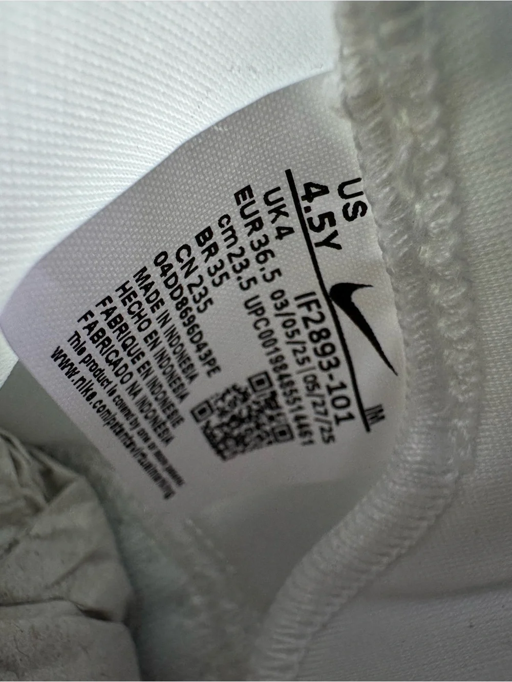 Nike sleek slip